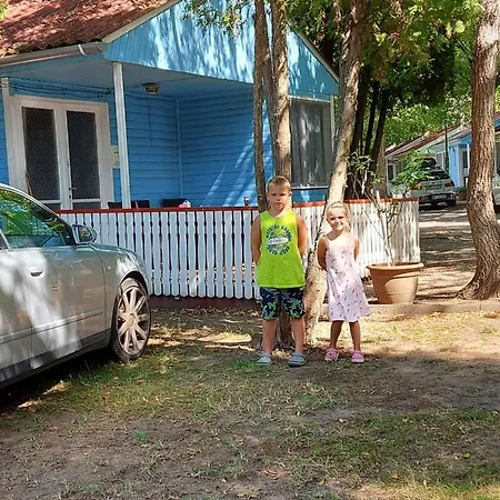 Tulipan Bungalow Camping منتزه العطل Gyenesdiás