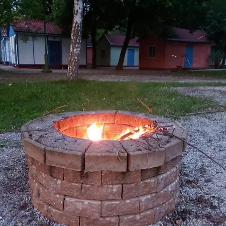Tulipan Bungalow Camping منتزه العطل Gyenesdiás