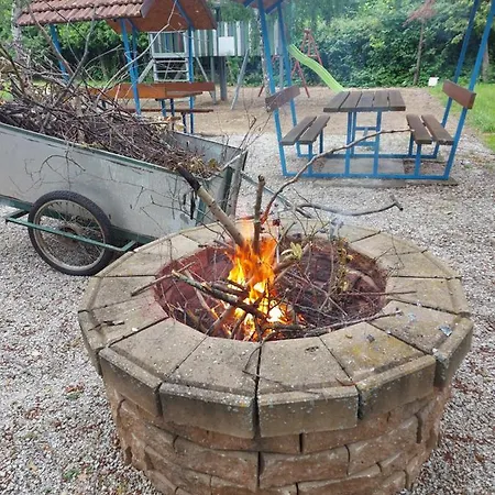 Kompleks wypoczynkowy Tulipan Bungalow Camping 3*