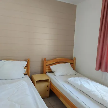 Tulipan Bungalow Camping 3* גיינסדיאס