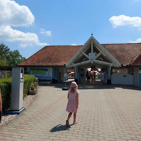 Tulipan Bungalow Camping منتزه العطل Gyenesdiás