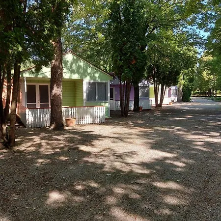 Tulipan Bungalow Camping منتزه العطل Gyenesdiás