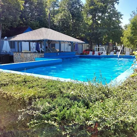 Tulipan Bungalow Camping 3* גיינסדיאס