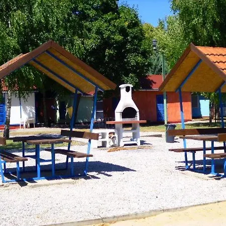 Tulipan Bungalow Camping منتزه العطل Gyenesdiás