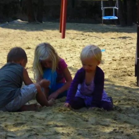 Tulipan Bungalow Camping 3* גיינסדיאס