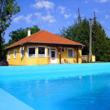 Tulipan Bungalow Camping 3* גיינסדיאס