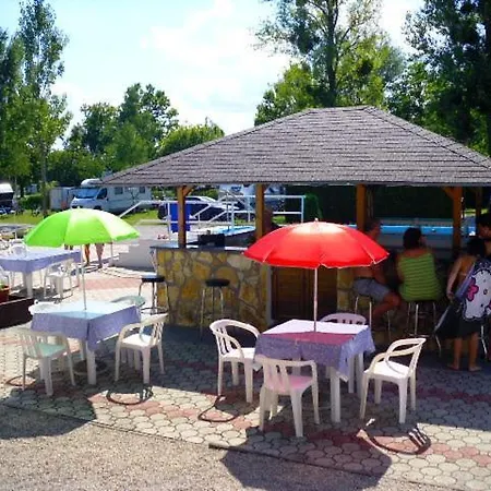 Tulipan Bungalow Camping 3* גיינסדיאס