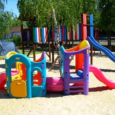 פארק נופש Tulipan Bungalow Camping 3*