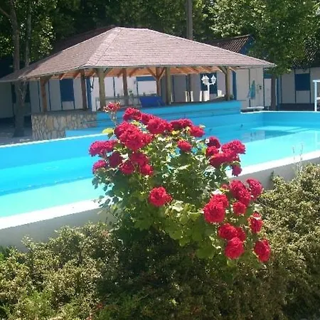 Tulipan Bungalow Camping 3* גיינסדיאס