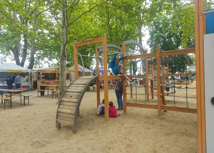 Tulipan Bungalow Camping 3* גיינסדיאס