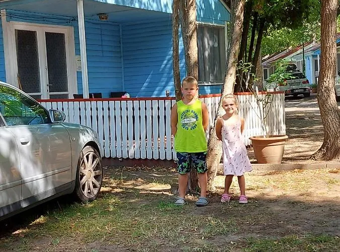 Tulipan Bungalow Camping פארק נופש גיינסדיאס