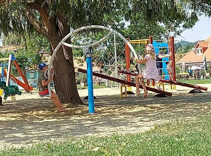 Tulipan Bungalow Camping Parc de vacanță