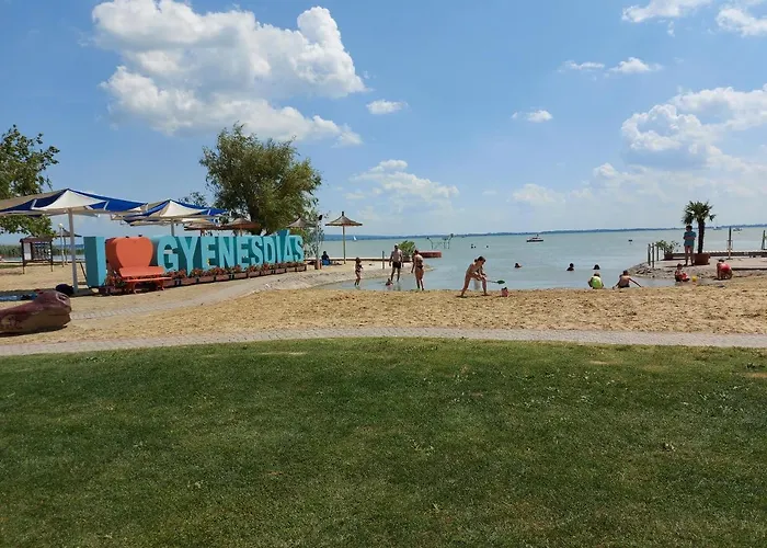 Tulipan Bungalow Camping 3* גיינסדיאס