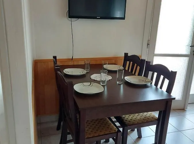 Tulipan Bungalow Camping 3* גיינסדיאס