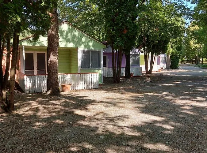 Tulipan Bungalow Camping Tatil parkı Gyenesdiás