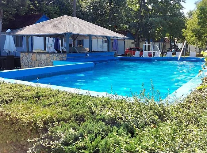 Tulipan Bungalow Camping 3* גיינסדיאס