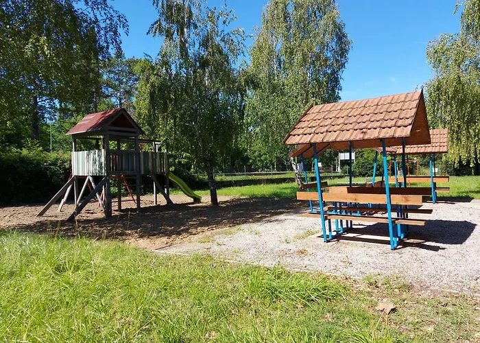 פארק נופש Tulipan Bungalow Camping גיינסדיאס