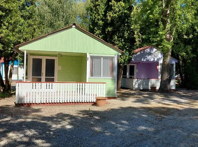 Tulipan Bungalow Camping Parc de vacanță 3*