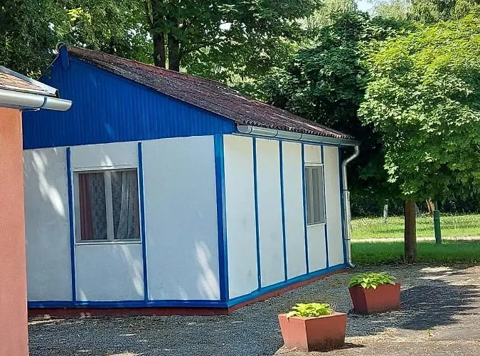 Tulipan Bungalow Camping פארק נופש 3*