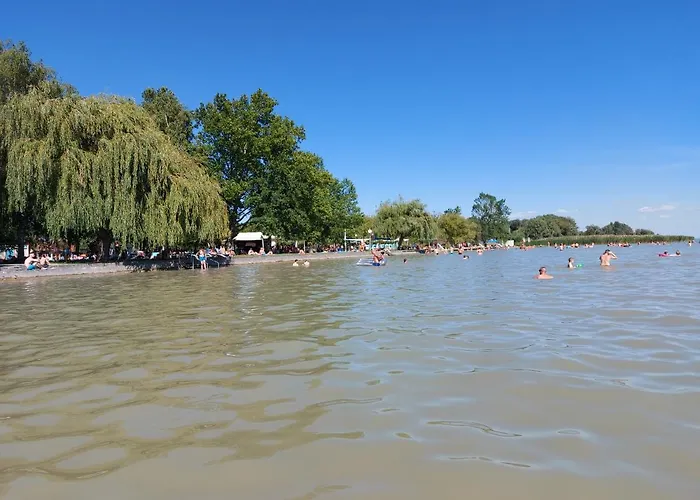 פארק נופש Tulipan Bungalow Camping גיינסדיאס