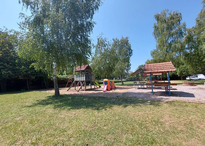 Tulipan Bungalow Camping פארק נופש גיינסדיאס