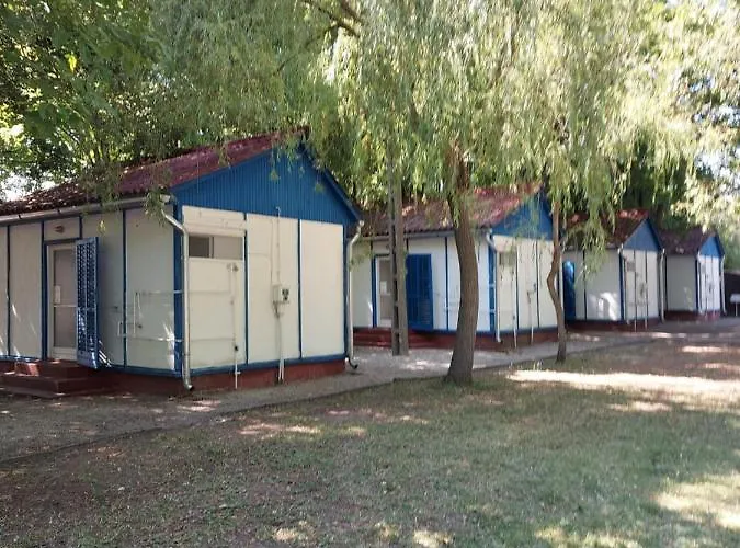 Tulipan Bungalow Camping פארק נופש גיינסדיאס
