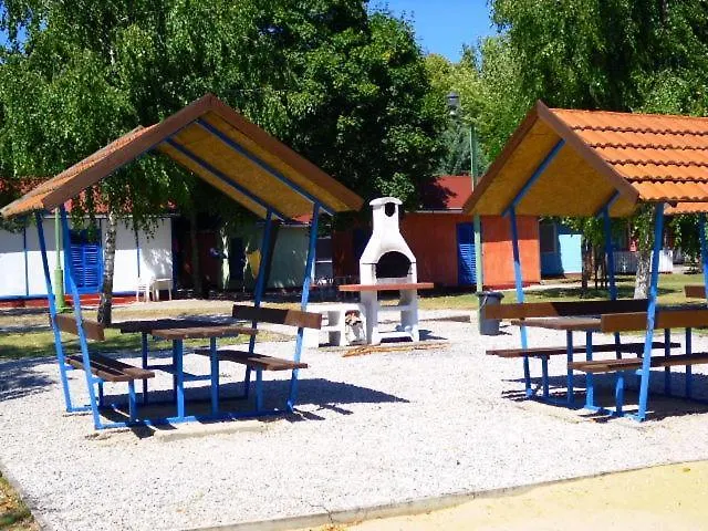 Tulipan Bungalow Camping פארק נופש גיינסדיאס