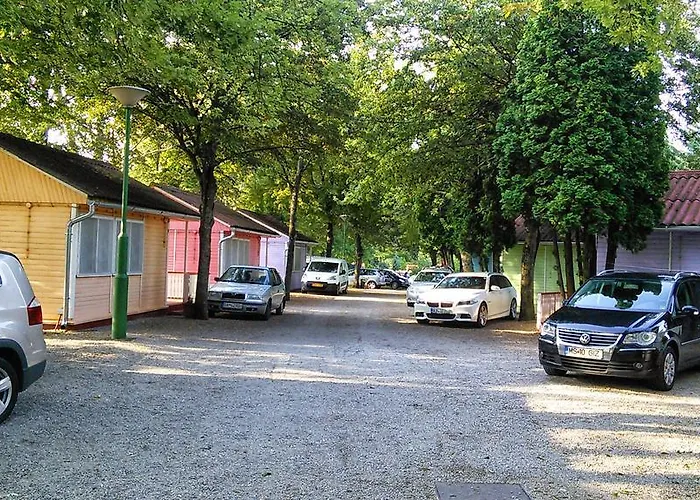 Tulipan Bungalow Camping פארק נופש גיינסדיאס